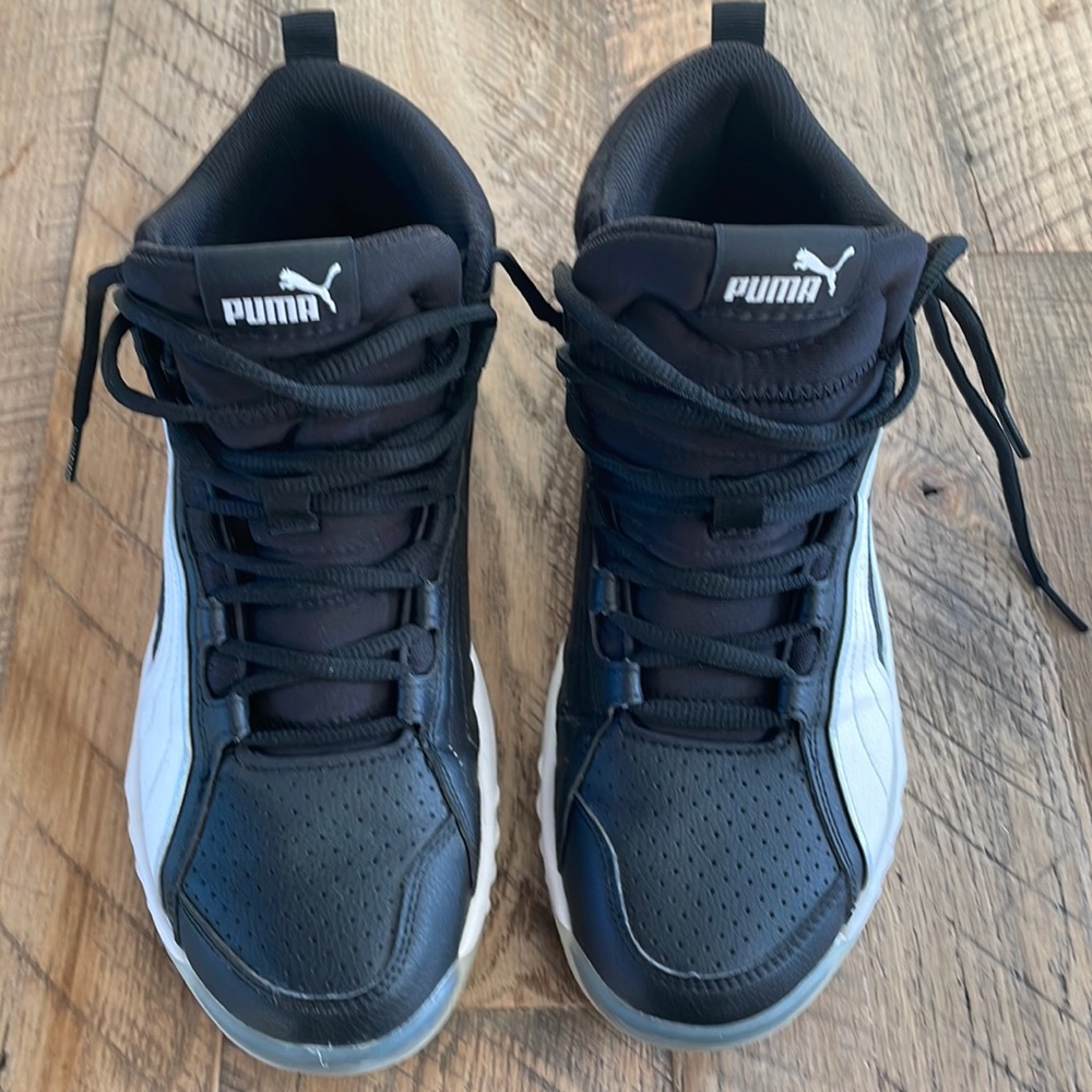 Puma basketball shoes never worn outdoors size 8